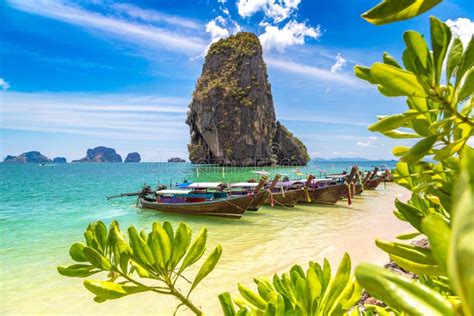 Het Phra Nang Sam Guanyin Tempeltje: Een Verborgen Parel in Krabi!