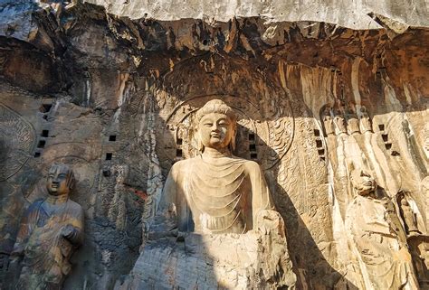 De Verborgen Schoonheid van het Longmen Grottenklooster: Een Mystieke Reis Doorheen Tijd en Geschiedenis!